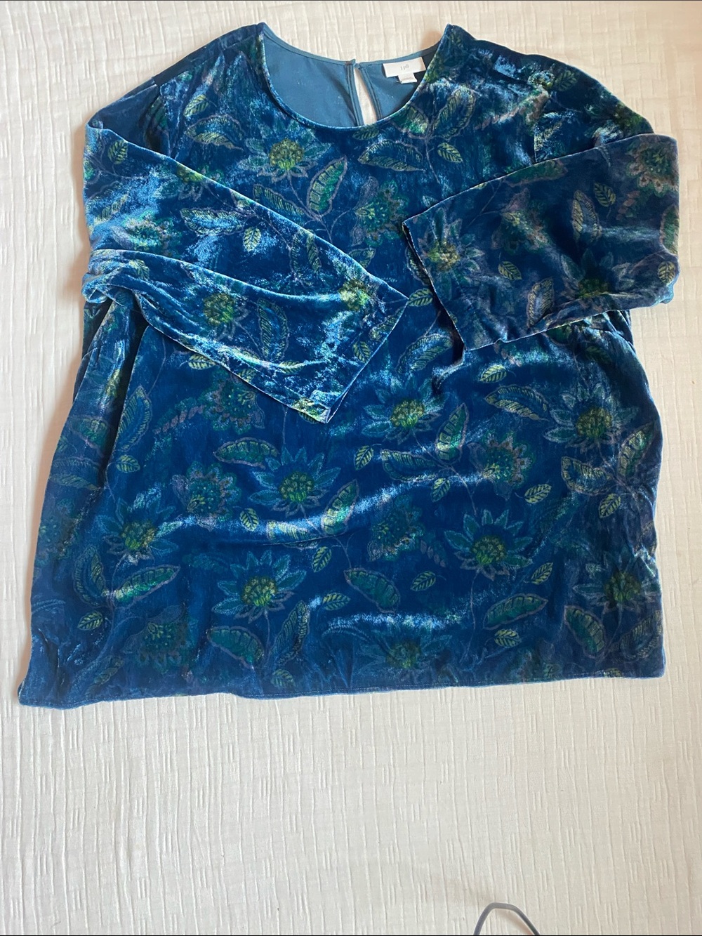 J. Jill Blue Floral Velvet 3/4 Sleeves Top with Green Accents - Picture 5 of 9